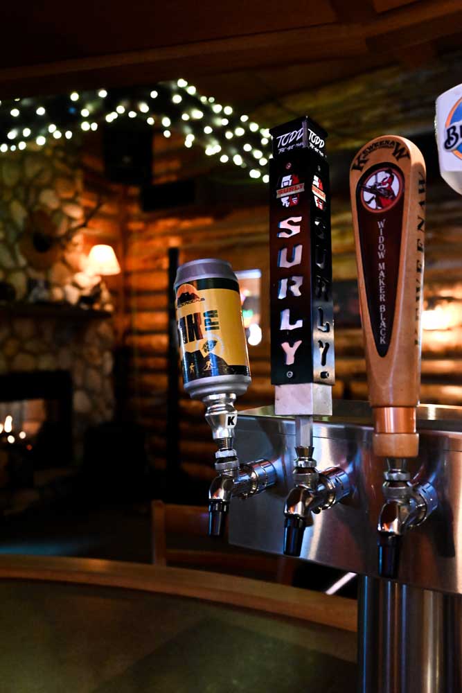 Mackinaw Grill & Spirits in Green Bay WI serves draft beer straight from the taps.