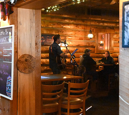 Enjoy live music and entertainment at Mackinaws Grill & Spirits in Green Bay WI.